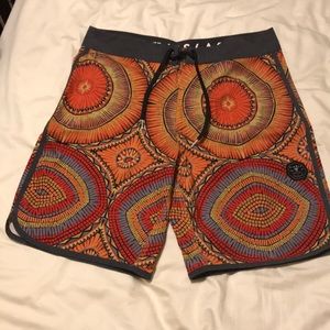 Patterned light-weight Vissla Board Shorts!
